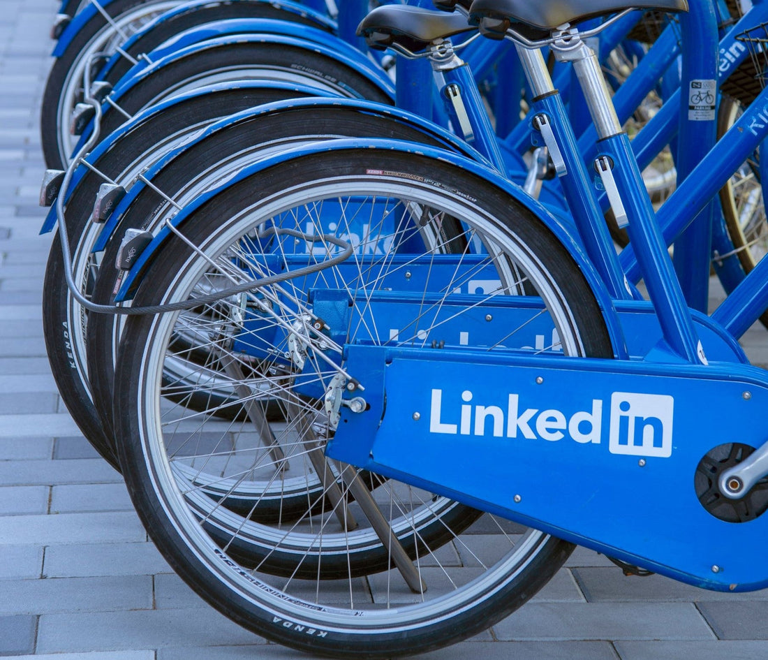 How to Write an Effective LinkedIn Headline [Examples]